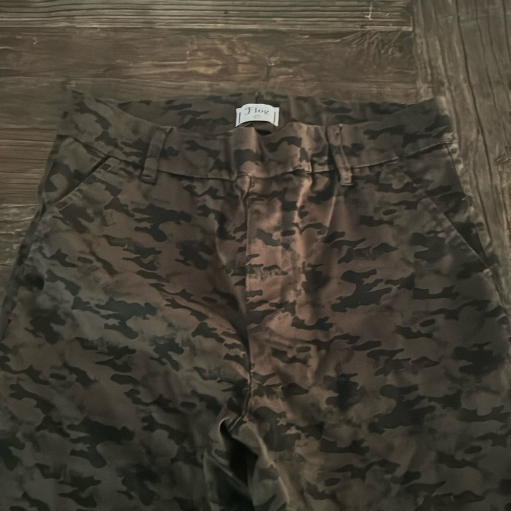 Flog camo pants size 27.